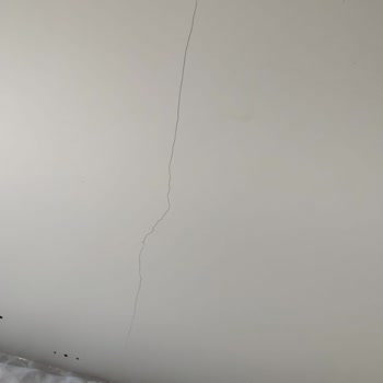 Kırık Kapaklarla Bitmeyen Yatak Odası Çilesi