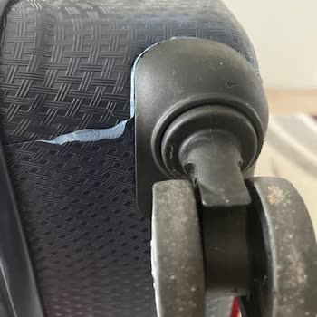 Uçuş Sonrası Ağır Hasar Gören Valizimin Bedelinin Karşılanmasını Talep Ediyorum