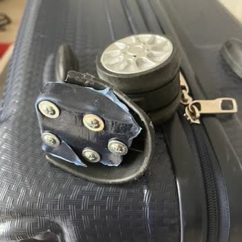 Uçuş Sonrası Ağır Hasar Gören Valizimin Bedelinin Karşılanmasını Talep Ediyorum