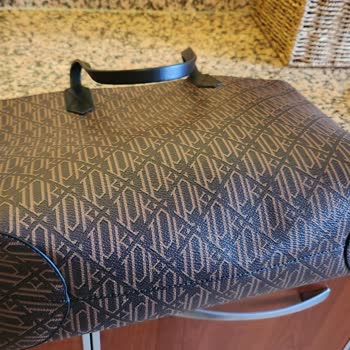 Yeni Sezon Çantada Renk Değişimi Ve Yetersiz Müşteri Hizmeti