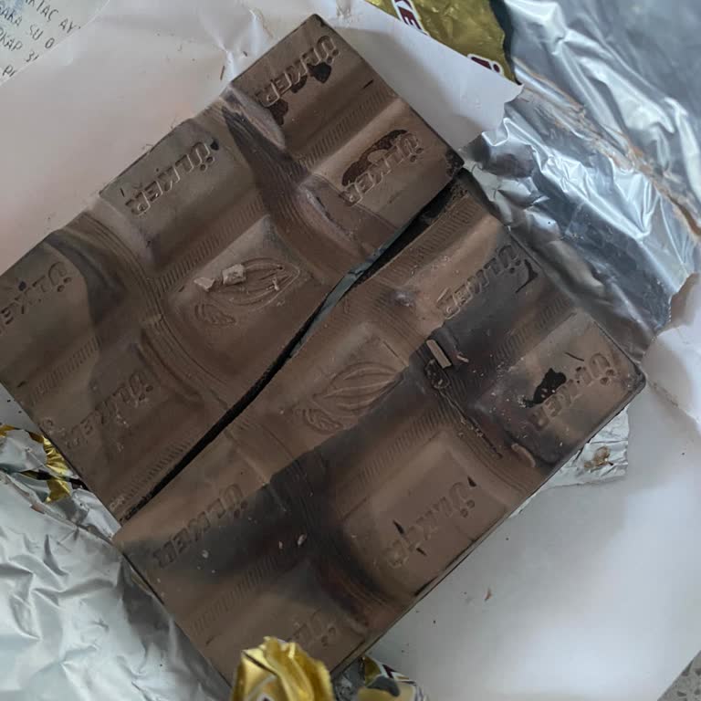 Aldığım Çikolatanın Bozuk Çıkması Güvenimi Sarstı Sağlık Açısından Endişeliyim