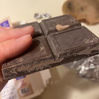 Bozuk Ve Bayat Çikolata Teslimatı, Yetersiz İletişim Ve Ücret İadesi Talebi