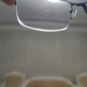 Essilor Optik Camların Kaplamasında Çizilme Buna Bağlı Olarak Işığı Fazla Yansıtma Sorunu Yaşıyorum