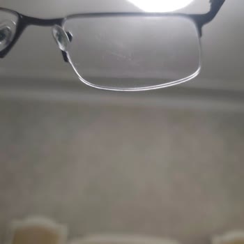 Essilor Optik Camların Kaplamasında Çizilme Buna Bağlı Olarak Işığı Fazla Yansıtma Sorunu Yaşıyorum