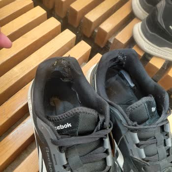 Kısa Sürede Aşınan Reebok Ayakkabı İçin Değişim Talebim Reddedildi