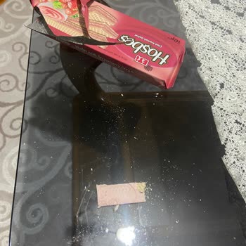 Eti Hoşbeş Gofretin İçinden Yanık Ve Sert Parça Çıkmasıyla Yaşadığım Tedirginlik