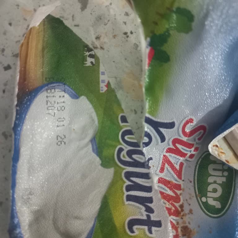 Yeni Tarihli Sütaş Süzme Yoğurtta Yoğun Ve Rahatsız Edici Koku Güvenimi Sarstı