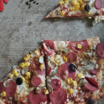 Pizzada Yabancı Cisim Şoku: Sağlığımız Riske Atıldı, Çözüm Sunulmadı