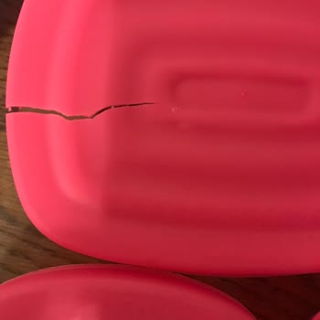 Lav Cam Saklama Kabı Kapaklarında Sürekli Kırılma Sorunu Ve Çözüm Beklentisi