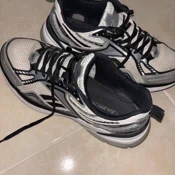 Reebok Ayakkabıda 3 Ayda Aşırı Yıpranma Ve Hatalı İnceleme Kararı