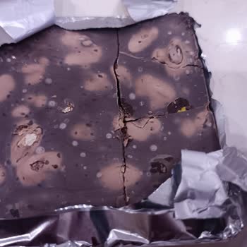 Aldığım Çikolatada Renk Bozukluğu Ve Kötü Görüntüyle Karşılaştım