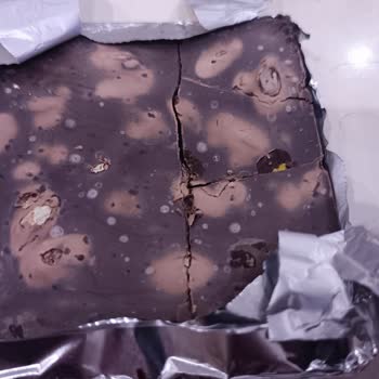 Aldığım Çikolatada Renk Bozukluğu Ve Kötü Görüntüyle Karşılaştım