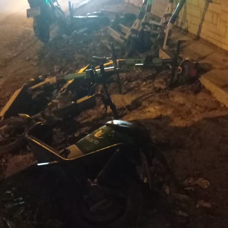 Scooterlar Evimin Kapısını Kapatıyor, Girişim Engelleniyor