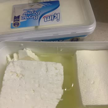 Son Kullanma Tarihi Geçmemiş Peynirde Yoğun Kötü Koku İle Karşılaştım