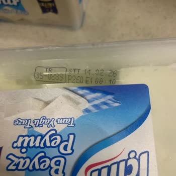 Son Kullanma Tarihi Geçmemiş Peynirde Yoğun Kötü Koku İle Karşılaştım