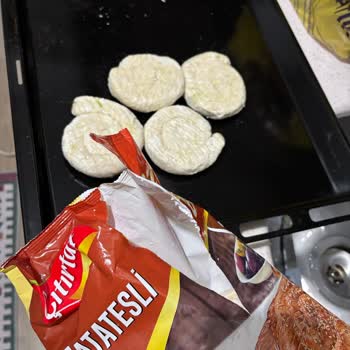 Şok Market'ten Aldığım Bozuk Ve Açık Paketli Börek Sağlığımı Tehdit Etti