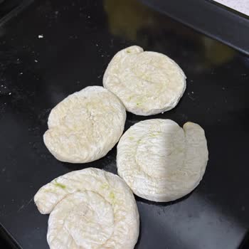 Şok Market'ten Aldığım Bozuk Ve Açık Paketli Börek Sağlığımı Tehdit Etti