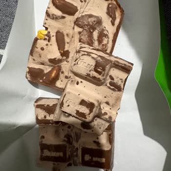 Ülker Antep Fıstıklı Çikolata'da Üretim Hatası Ve Kalite Sorunu