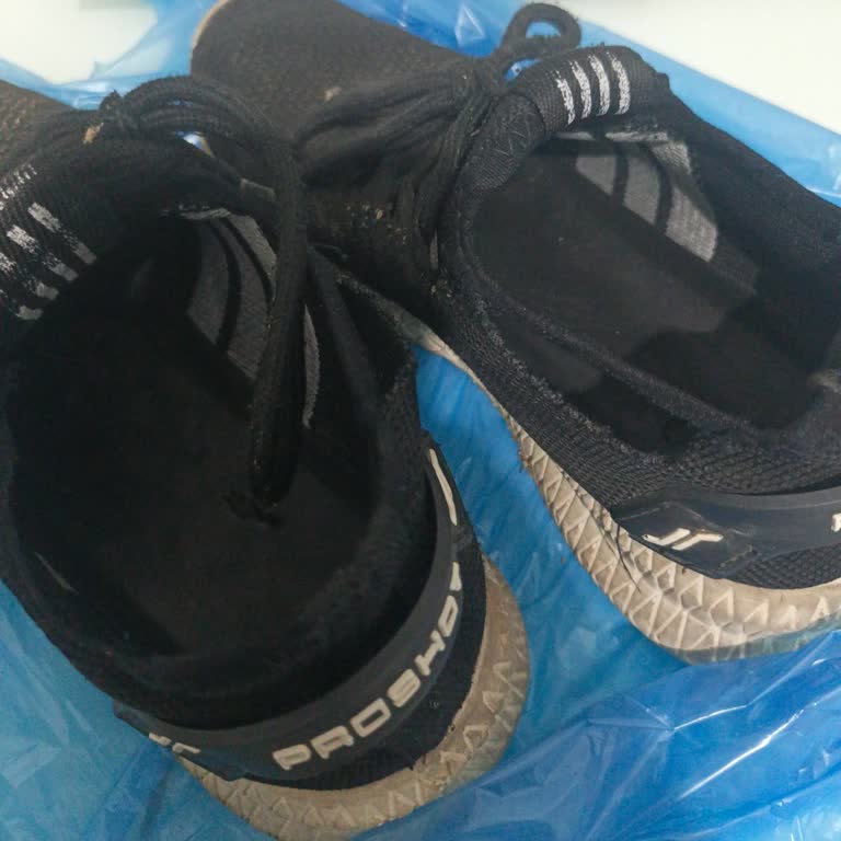 Kısa Sürede Yırtılan Ayakkabı İçin Olumsuz İnceleme Sonucu Şaşkınlığı