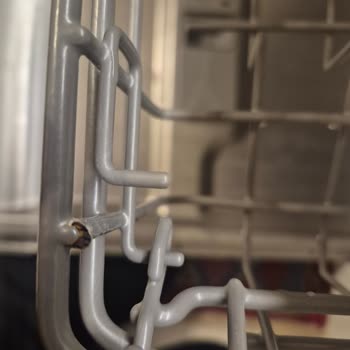 Yeni Franke Bulaşık Makinesinde Tekrarlayan Paslanma Sorunu Hayal Kırıklığı Yaşatıyor