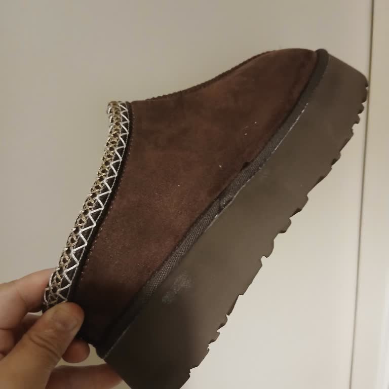 Zeynep'in Ayakkabıları Görselle Alakası Olmayan Ürün