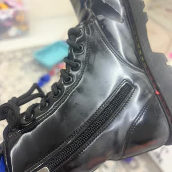 Mağaza Personelinin Önerdiği Sprey, Yeni Alınan Botu Zarar Verdi: Değişim Veya İade Talebim Var