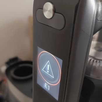 Philips Aqua Trio 9000 Sürekli Hata Veriyor, Servis Sorunu Çözemiyor Ve Ürün Değişimi Talep Ediyorum