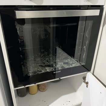 Yeni Fırında Cam Patlaması: Güvenlik Endişesi Ve Mağduriyet