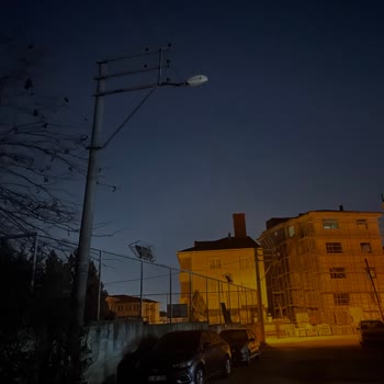 Karadut Sokak’ta Yanmayan Lamba Güvenliğimizi Tehlikeye Atıyor