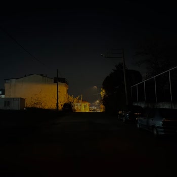 Karadut Sokak’ta Yanmayan Lamba Güvenliğimizi Tehlikeye Atıyor