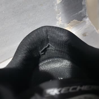 Kısa Sürede Yırtılan Skechers Ayakkabıma Çözüm Sunulmadı