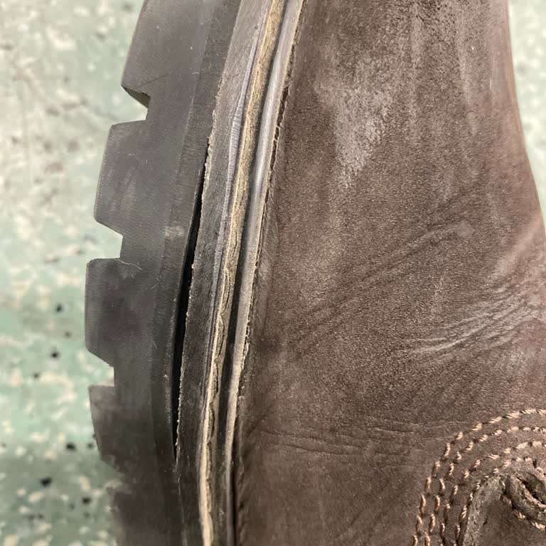 Kısa Sürede Defolu Çıkan Ayakkabı İçin Kalıcı Çözüm Ve İade Talebi