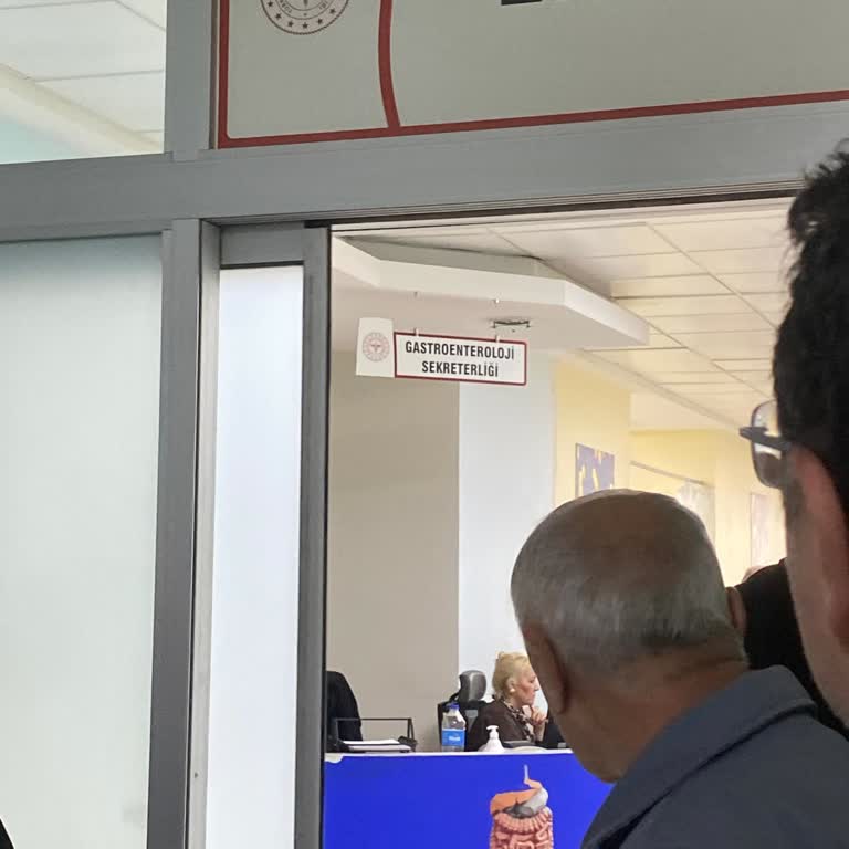 Endoskopi Bölümü Sekreterlerinin Davranışları Hastaları Olumsuz Etkiliyor