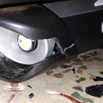 Yeni Alınan Scooter'da İlk Günden Sinyal Ve Gövde Hasarı