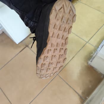 Yeni Alınan Ayakkabının Tabanından Sürekli Ses Geliyor, Çözüm Bekliyorum