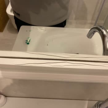 Martat Banyo Dolabında Kısa Sürede Çatlak Ve Kopma Sorunu!