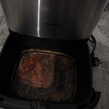 Az Kullanılan Fritözün Haznesi Kısa Sürede Paslandı