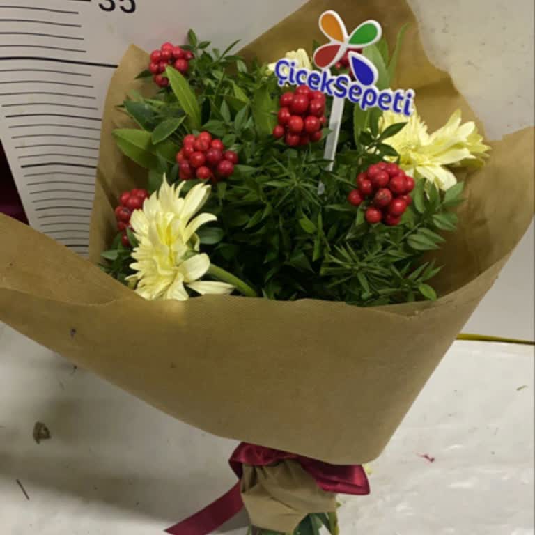 Çiçek Teslimatı Bilgilendirilmeden Ve Uygunsuz Şekilde Yapıldı, Sürpriz Mahvoldu