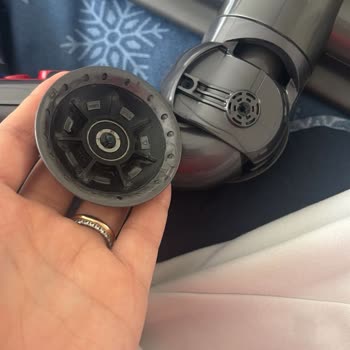 Dyson V15 Süpürgemde Sürekli Parça Sorunları Ve Çifte Standart Mağduriyeti