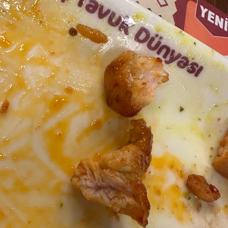 Tavuk Dünyası'nda Pişmemiş Yemek Ve Hayal Kırıklığı: Sağlığımız Tehlikeye Girdi, Paramız Boşa Gitti
