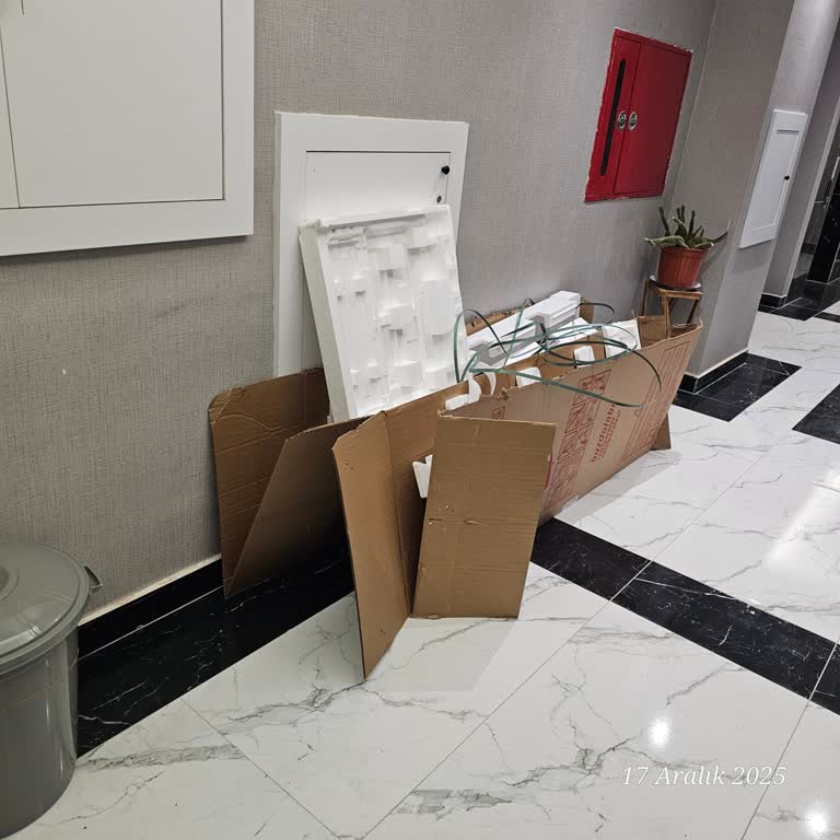 Buzdolabı Kurulumu Sonrası Evde Bırakılan Karton Ve Dağınıklık Mağduriyeti