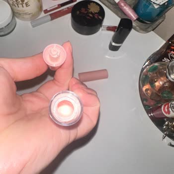 Crema de ojos Revolution no sale del frasco, solicito cambio o reembolso