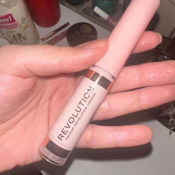 Crema de ojos Revolution no sale del frasco, solicito cambio o reembolso