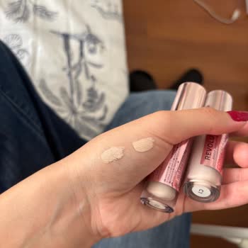 Corrector Revolution Beauty C1 más oscuro, solicito cambio o reembolso
