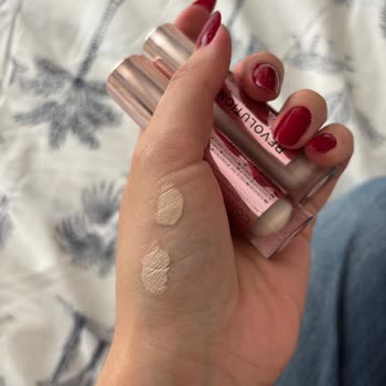Corrector Revolution Beauty C1 más oscuro, solicito cambio o reembolso