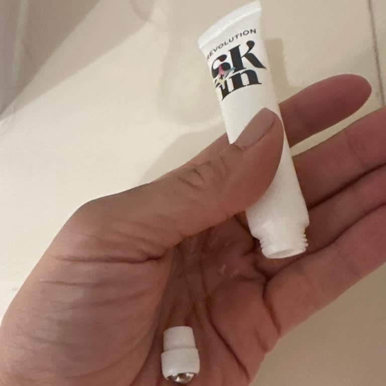 Defecto en Revolution Beauty Eye Lift, roll-on causa irritación ocular