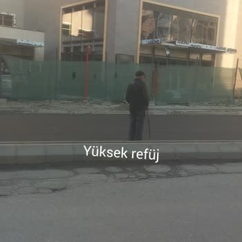 Fikirtepe Mandıra Caddesi'nde Yaya Geçidi Eksikliği Güvenliği Tehdit Ediyor
