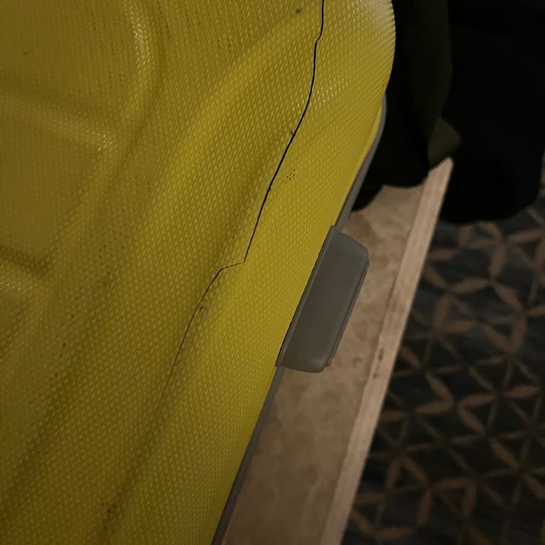 Ajet Uçuşunda Kırılan Valizim İçin Çözüm Yerine Sürekli Oyalama İle Karşılaştım