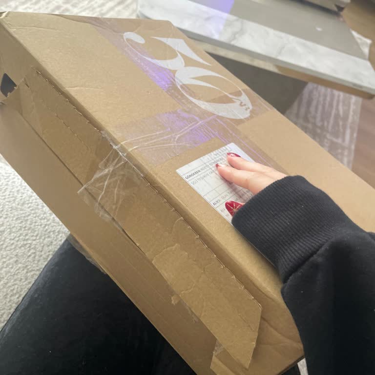 Kargom Açılmış Ve İçindeki Poşet Alınmış Olarak Teslim Edildi, Ücret İadesi Ve Sorumlular Hakkında İşlem Talebi