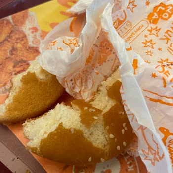 Popeyes'te Bayat Ekmekler Nedeniyle Kötü Menü Deneyimi
